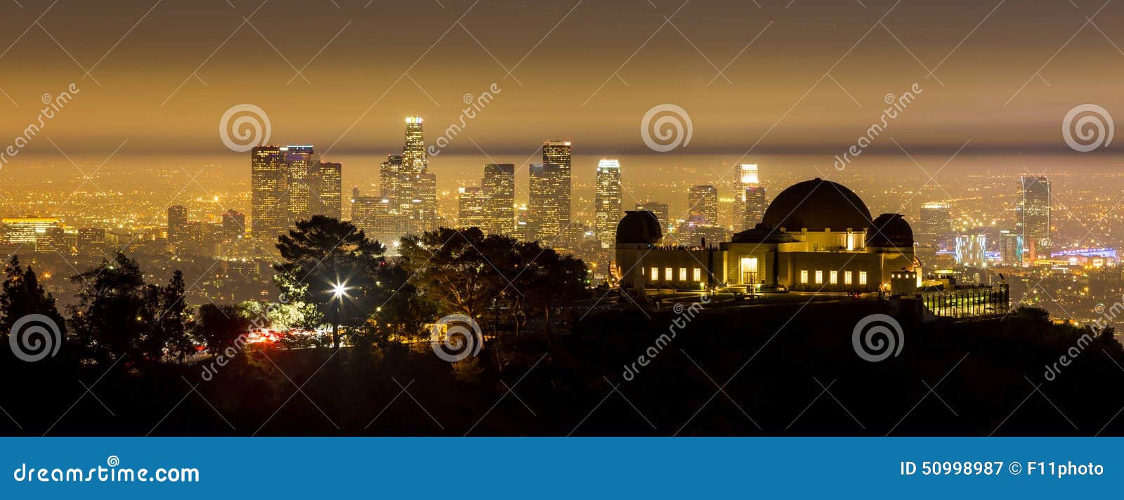 Horizon de la ville de Griffith Observatory et de Los Angeles au twiligh. Horizon de la ville de Griffith Observatory et de Los Angeles chez CA crépusculaire