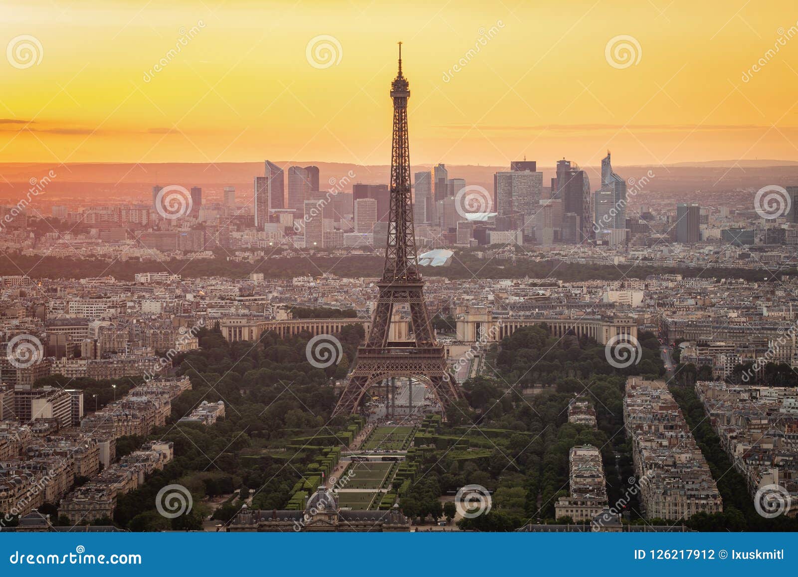 Horizon De Paris Avec Tour Eiffel Au Coucher Du Soleil Dans