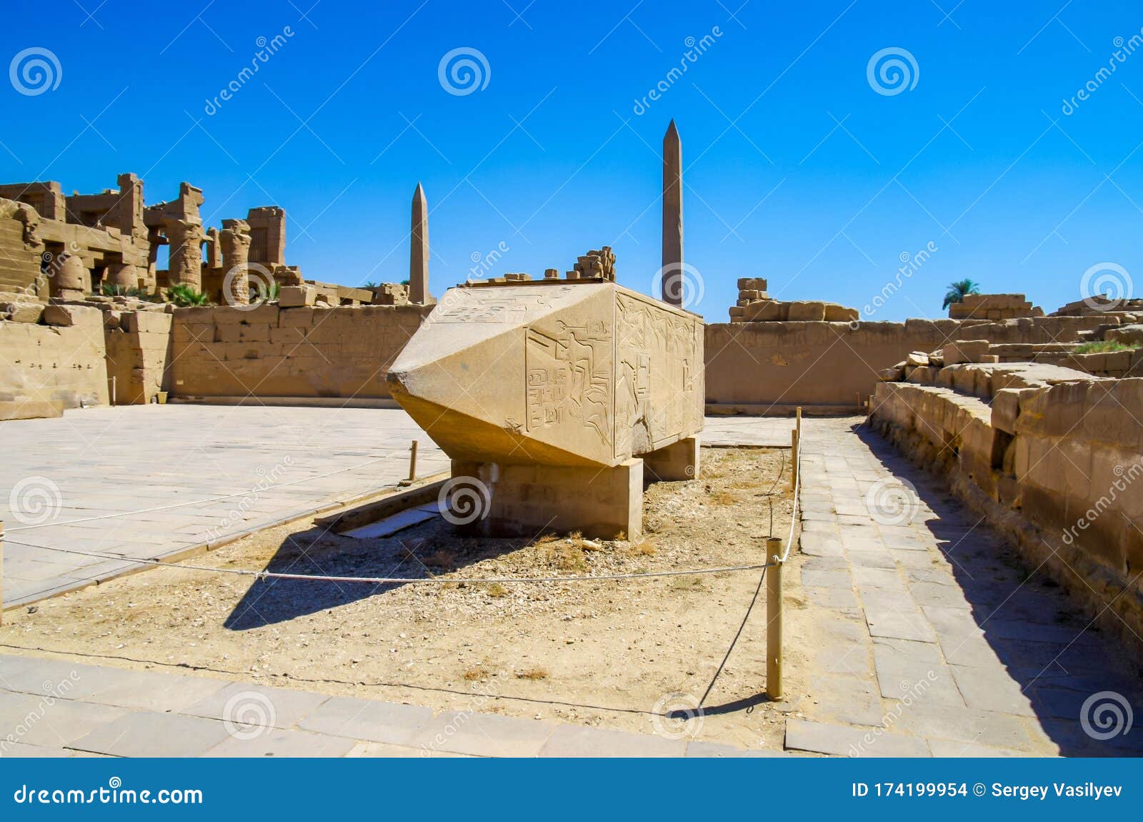 horizontal position of the top part of obelisk