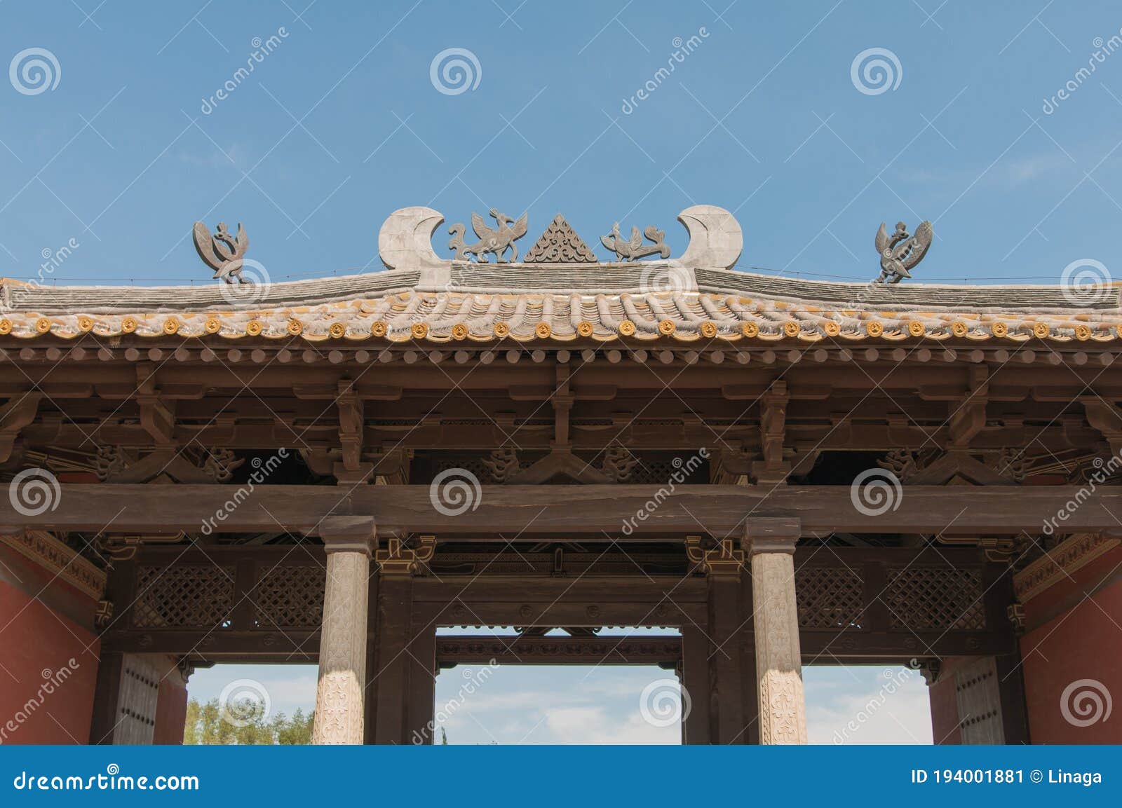 Chinese temple gate stock image. Image of asia, palace - 194001881