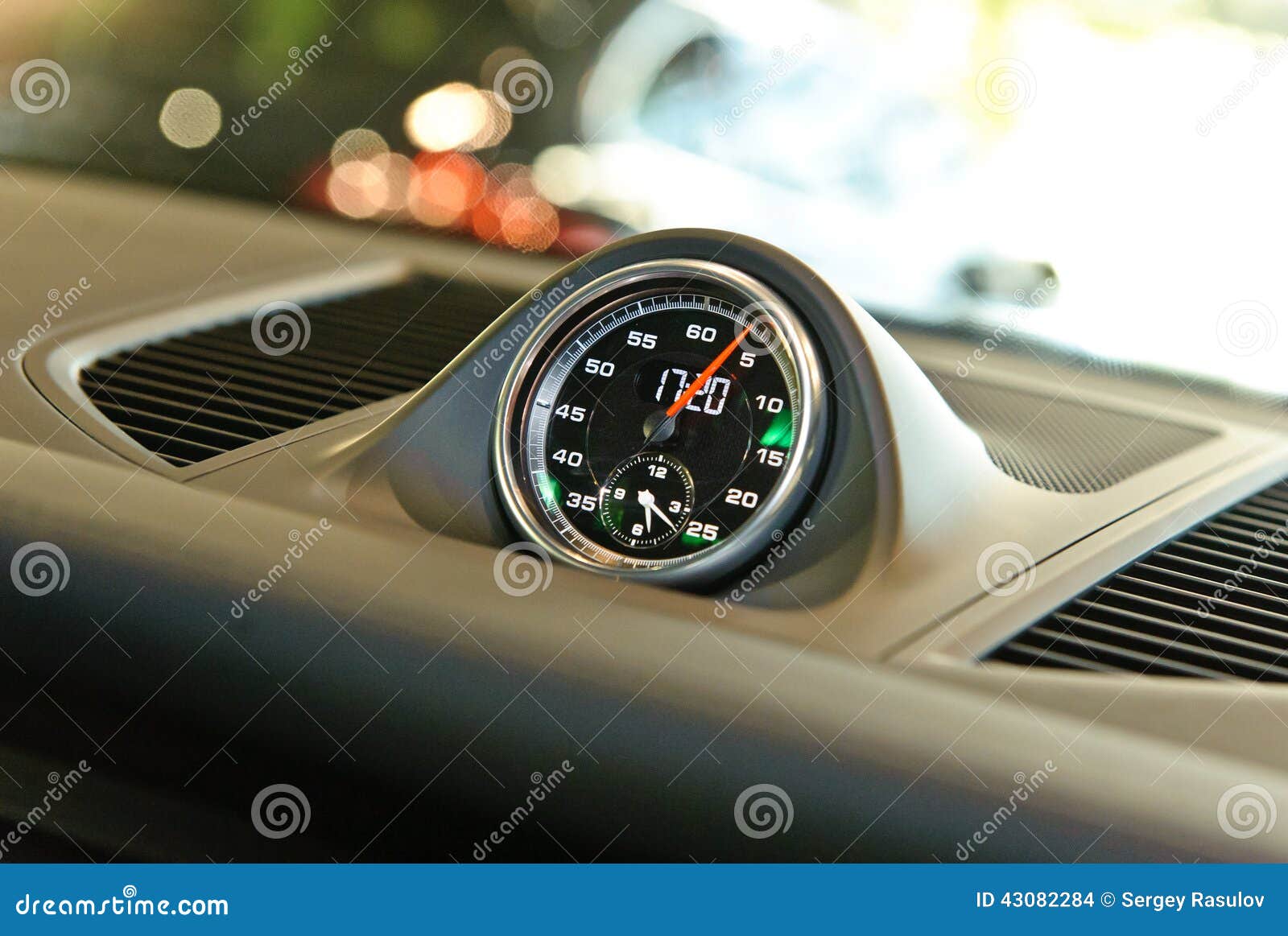 Horloge de voiture photo stock. Image du horloge, chiffre - 43082284