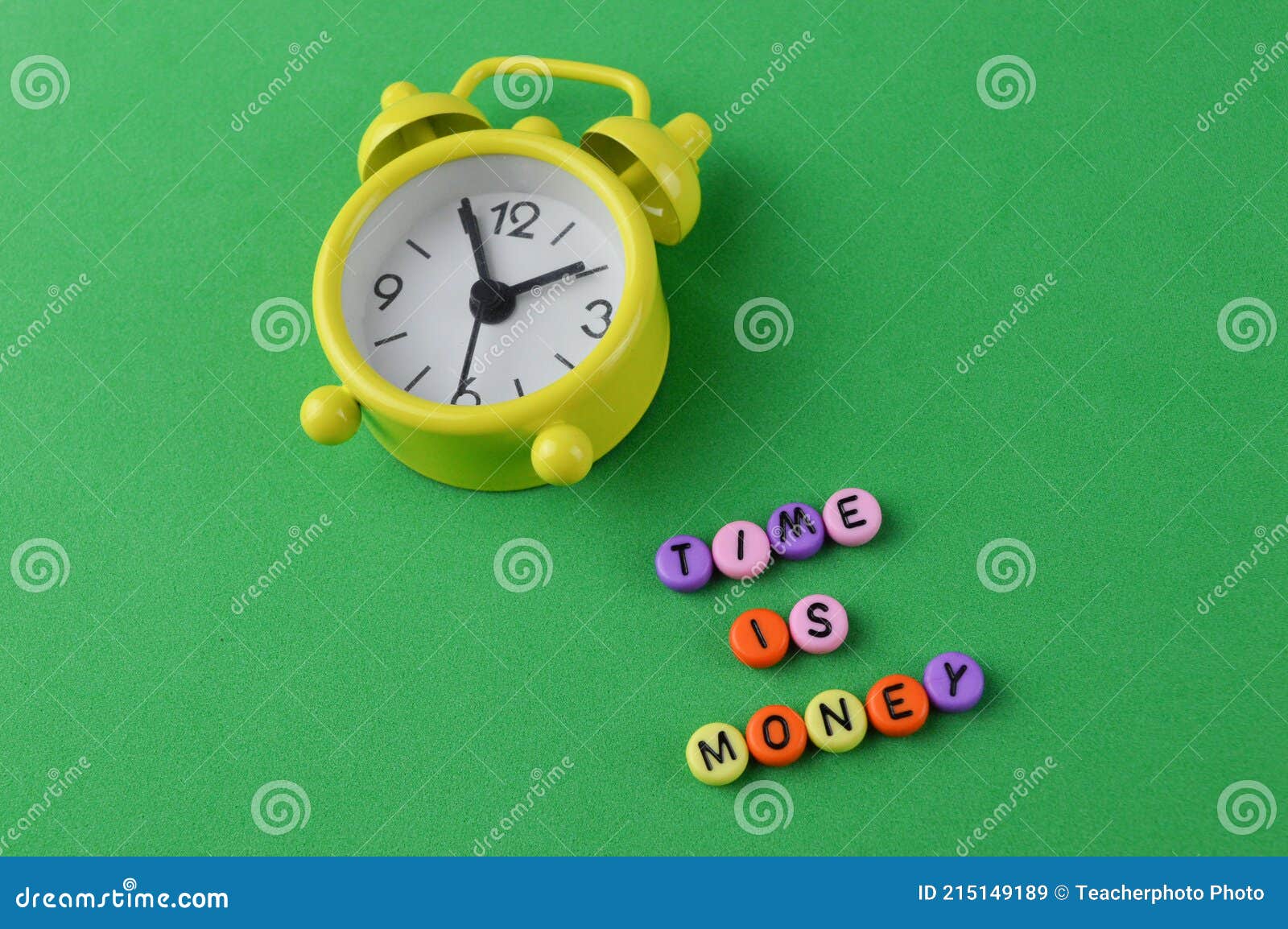 Horloge Et Alphabet Perles Avec Le Temps De Texte Est Argent Image stock -  Image du graphisme, dollar: 215149189