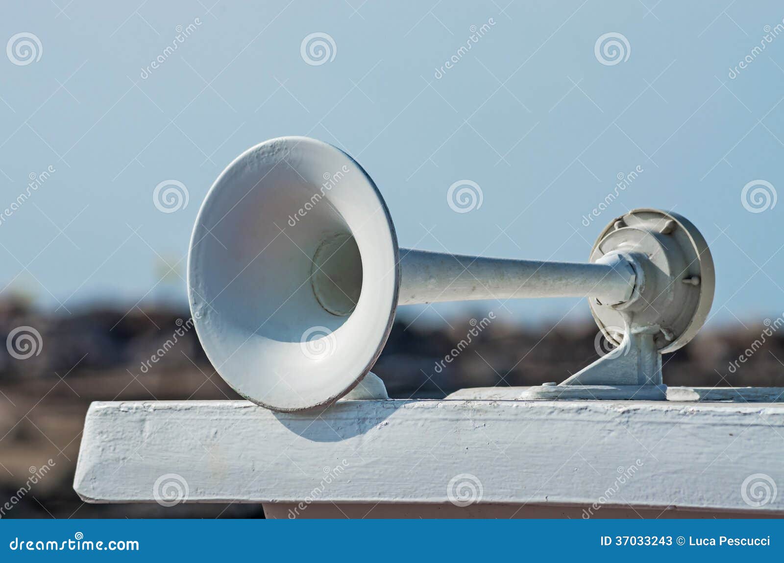 Horn boat stock image. Image of illumination, bullhorn 37033243