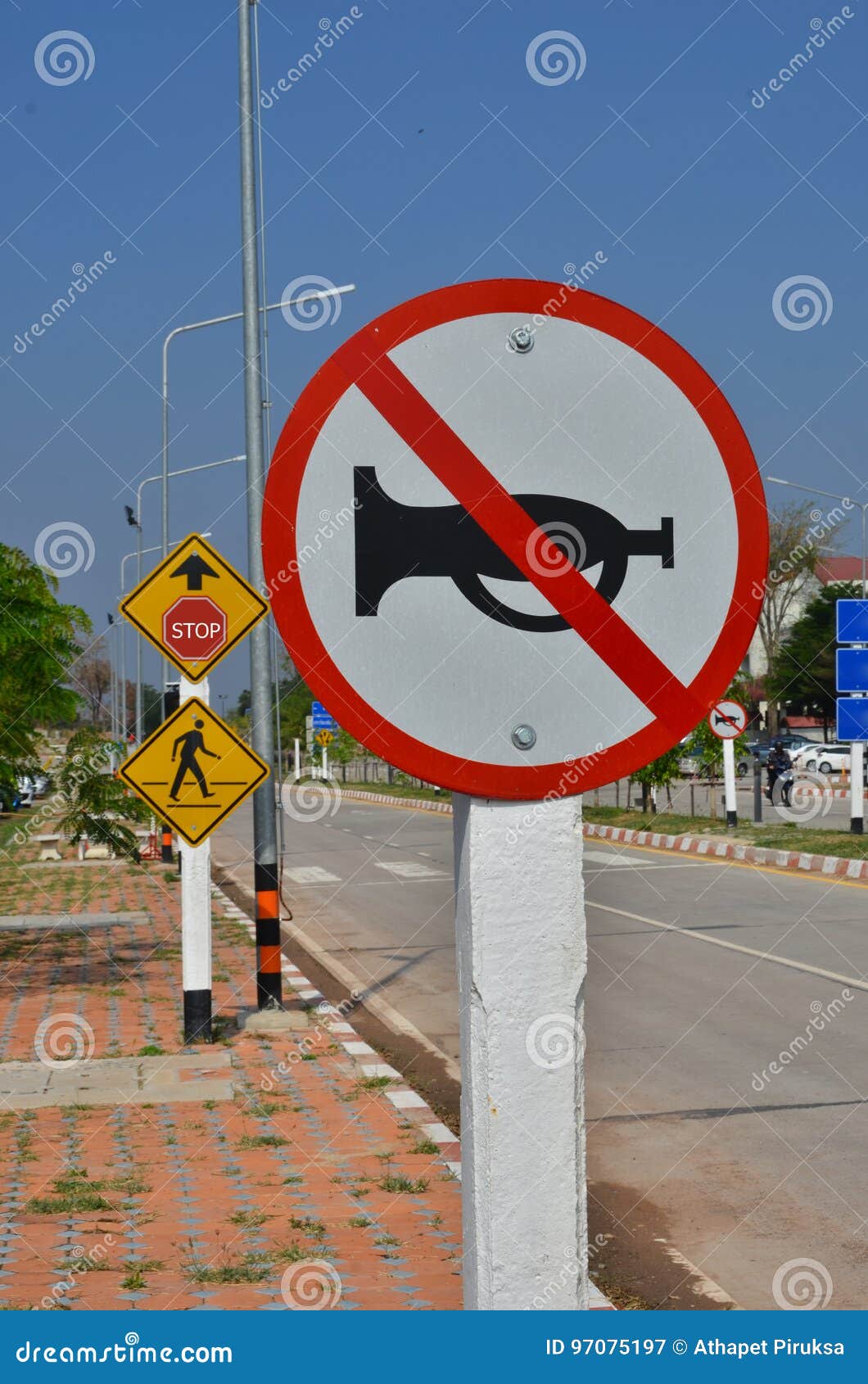 Horns prohibited sign stock image. Image of prohibited 97075197