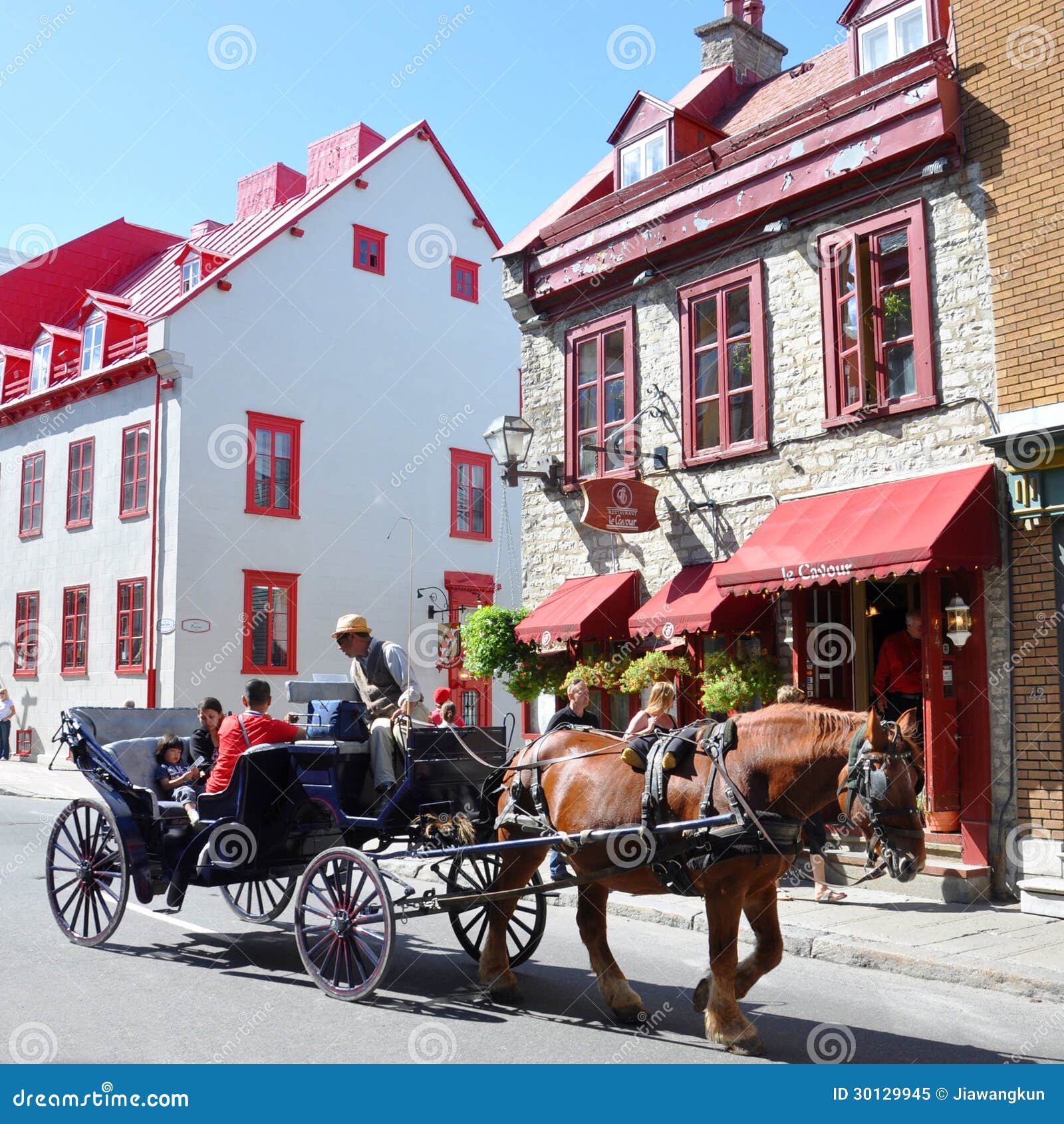 Horse Drawn Carriage Tours In Quebec City Editorial Image - Image of attraction, drawn: 30129945