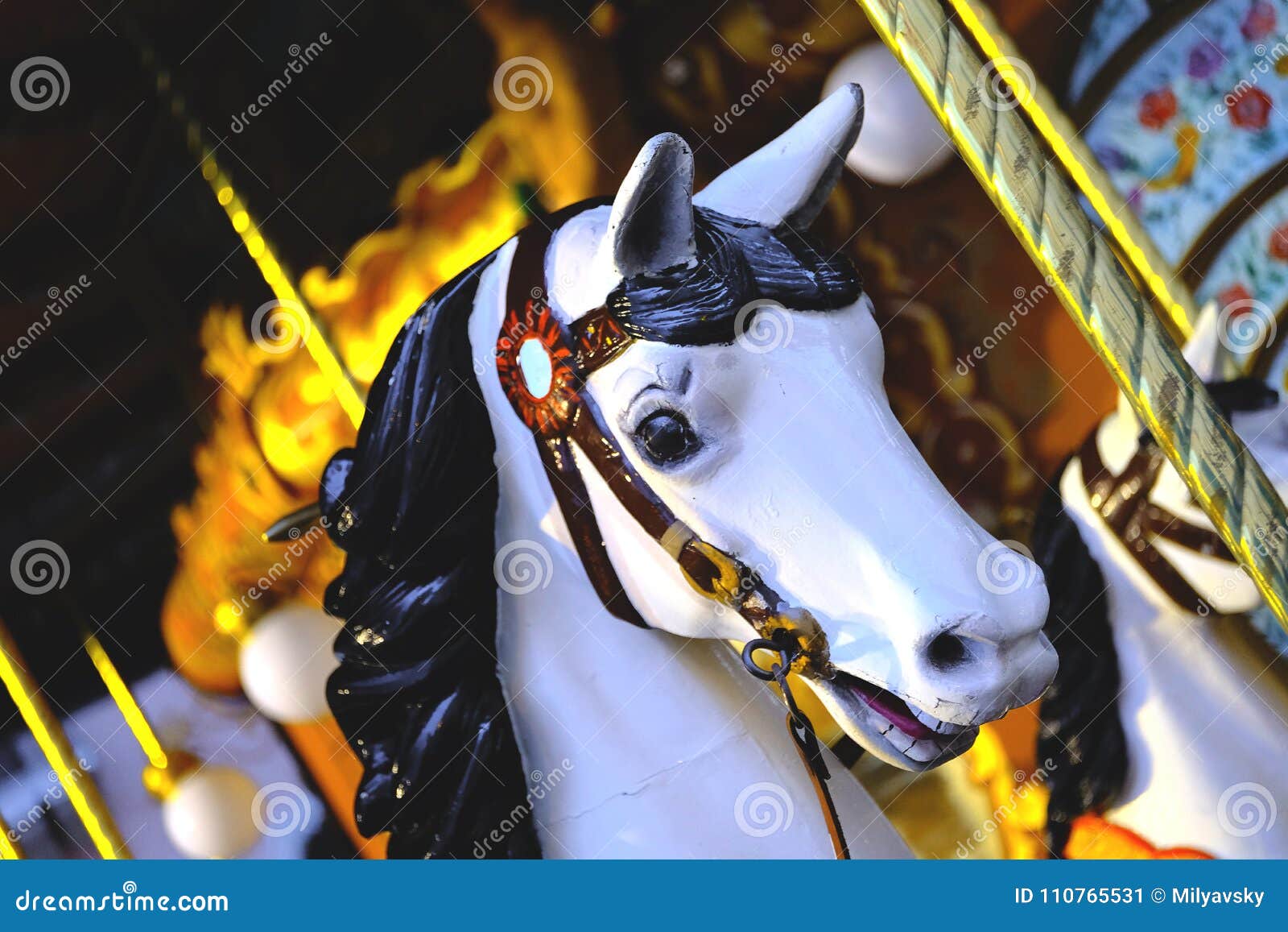 Stuffed horse head hi-res stock photography and images - Alamy