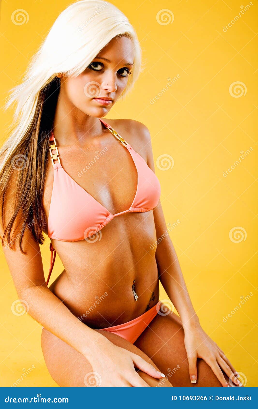 Hot Blonde Bikini Pics