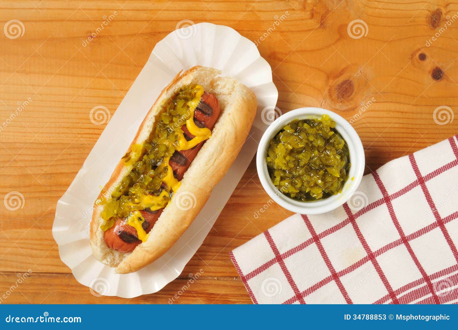 Hotdog avec le goût image stock. Image du viande, moutarde 34788853