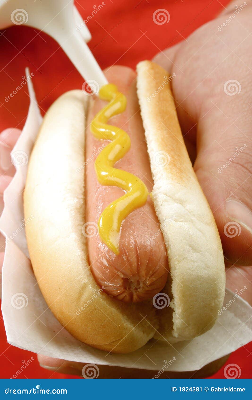 Hot dog in hand 2 stock image. Image of bread, beef, action 1824381