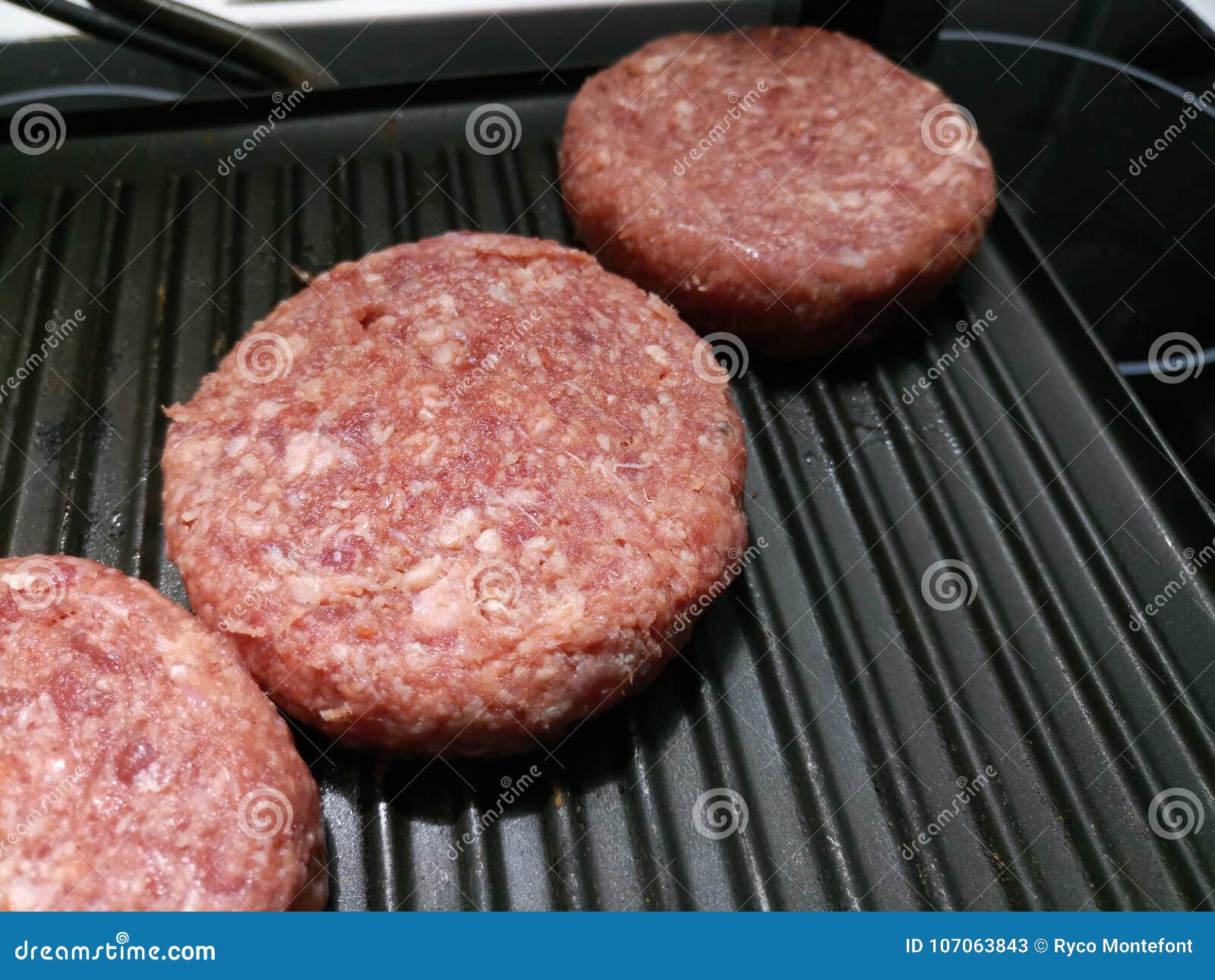 Pink Raw Beef Burgers Preparing Stock Image Image of preparing, pink