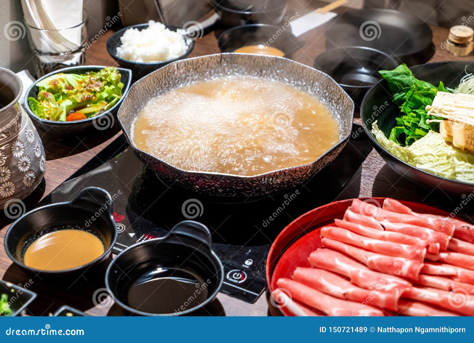 https://thumbs.dreamstime.com/z/hot-pot-japanese-shabu-sukiyaki-food-style-150721489.jpg