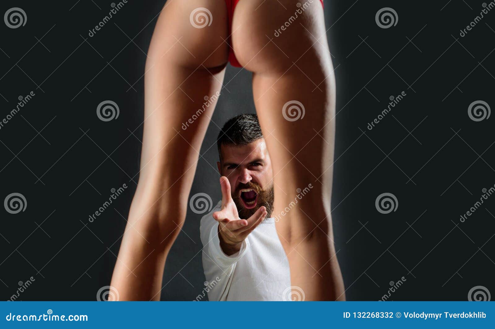 Booty Woman Lick Penis Cumshot