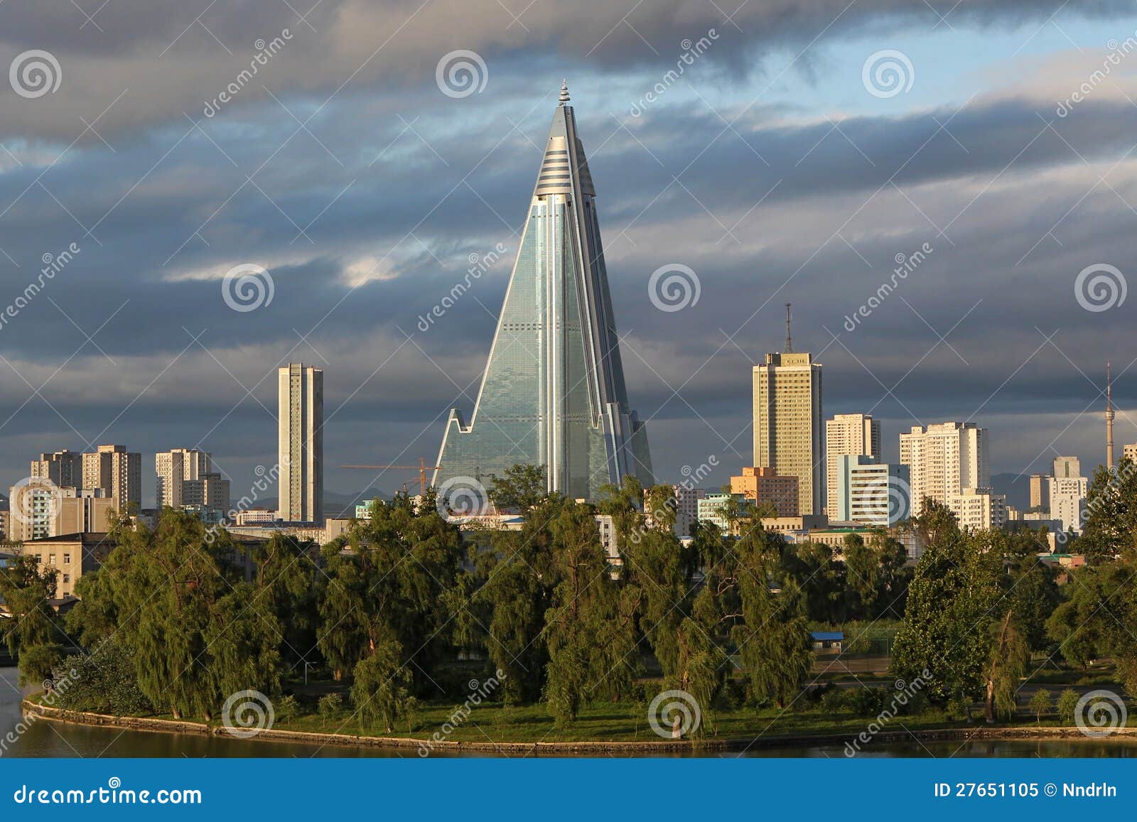 15 of the Creepiest Abandoned Hotels in the World, image size:1600x1157