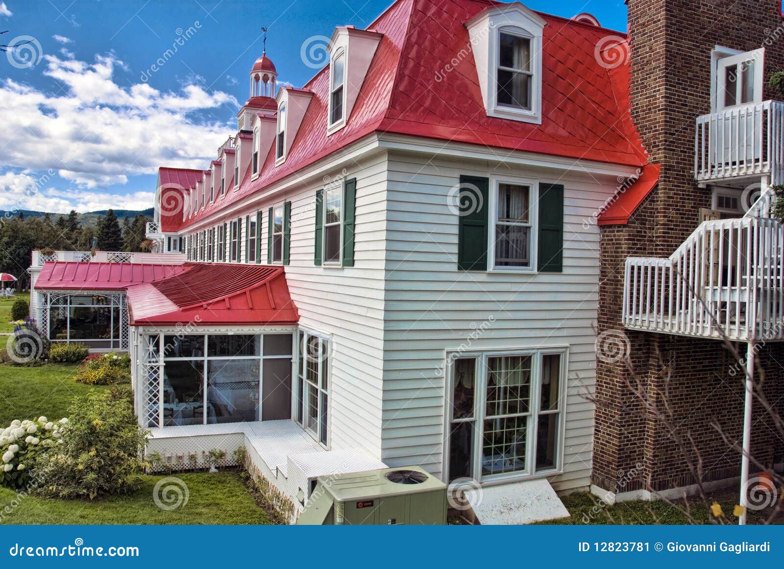 Hotel in Tadoussac, Quebec stock image. Image of lake 12823781