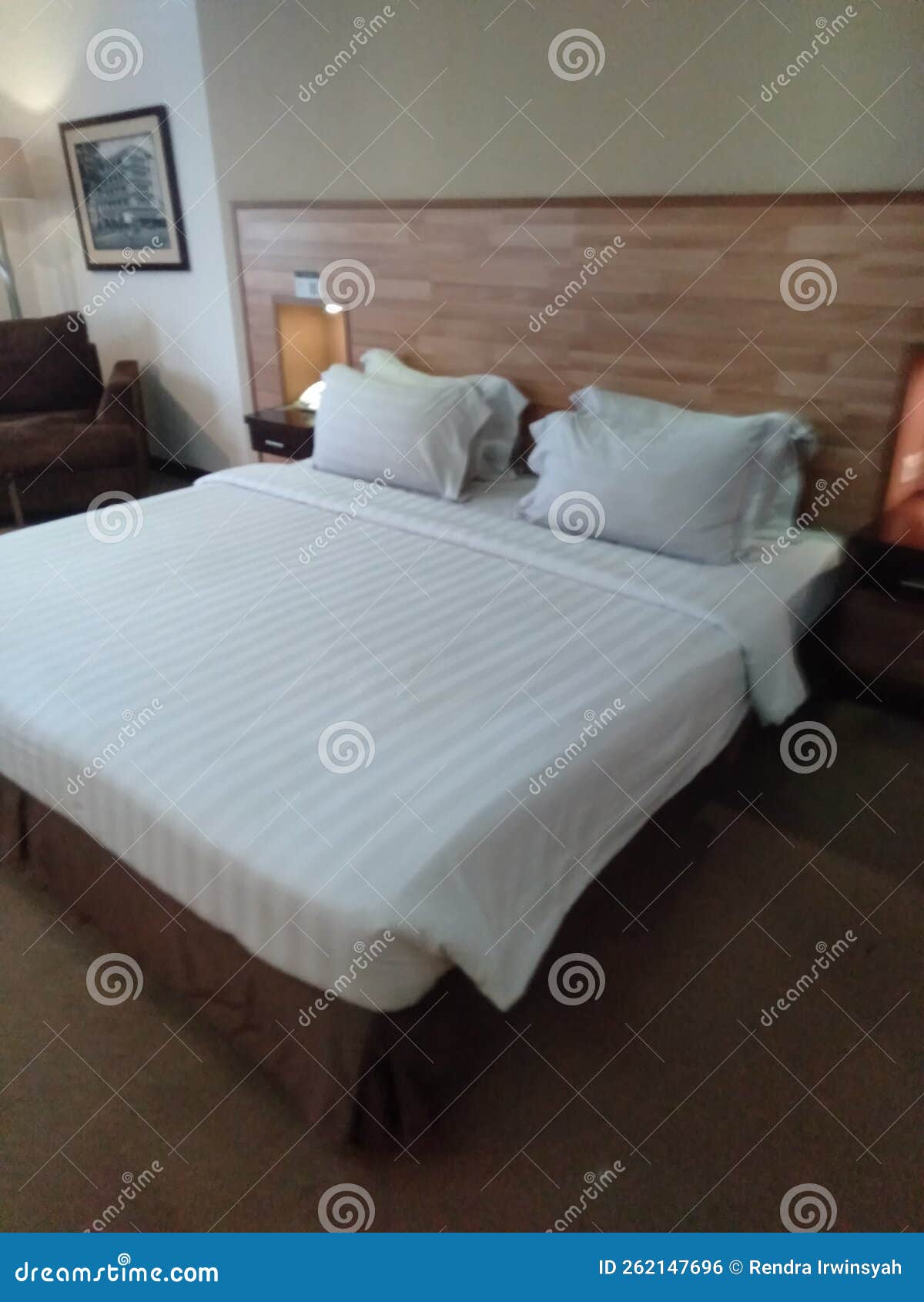 Hotels bed king size editorial photo. Image of bedroom 262147696