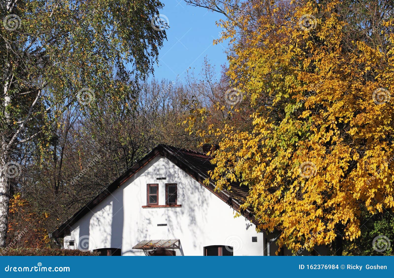 A house in Auschwitz editorial stock image. Image of fall - 162376984