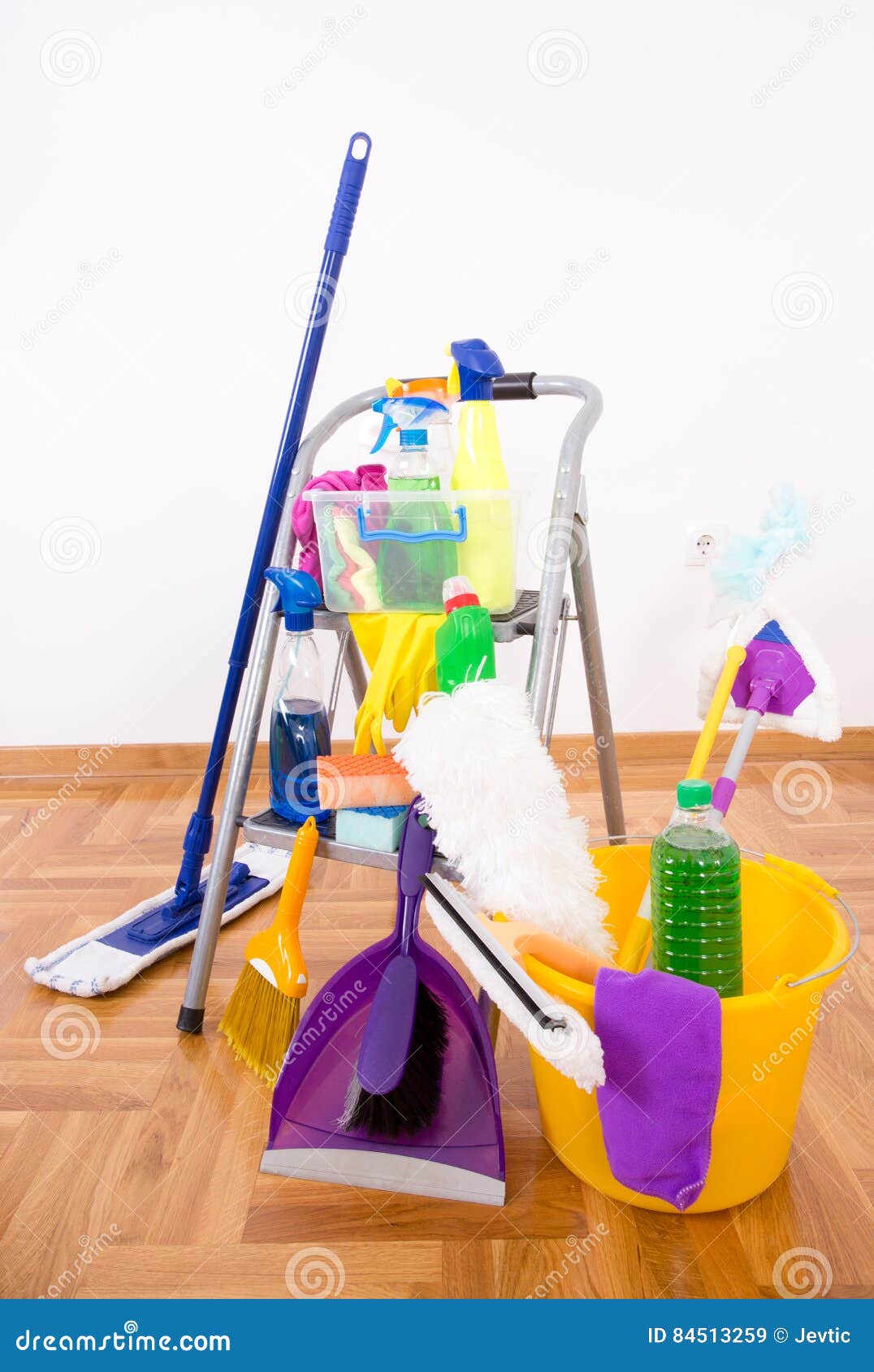 https://thumbs.dreamstime.com/z/house-cleaning-equipment-supplies-ladder-parquet-corner-room-84513259.jpg