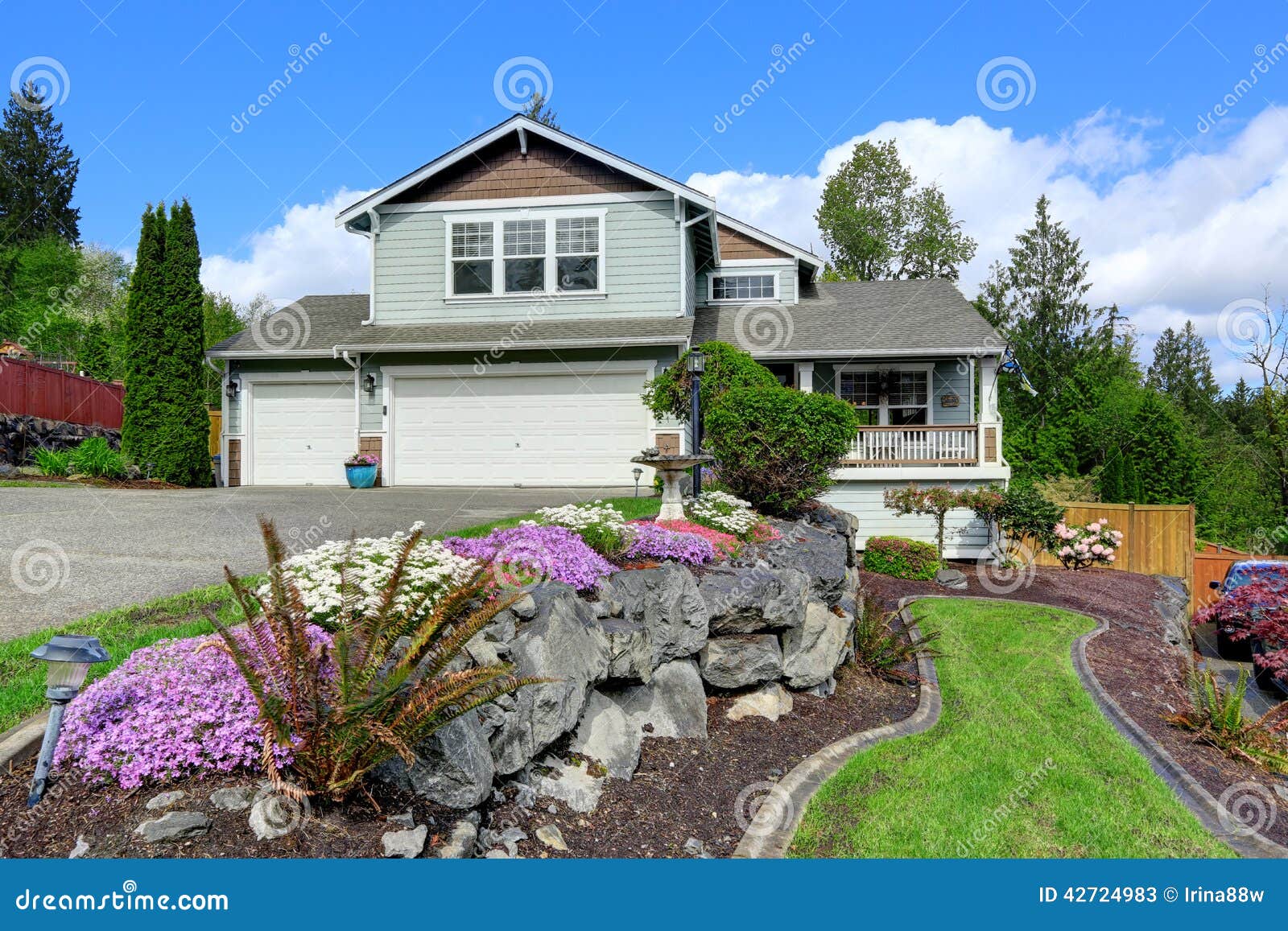 house exterior with curb appeal. view of porch and garage