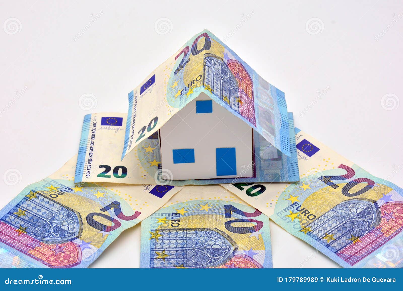 house made with 50 and 20 euro bills