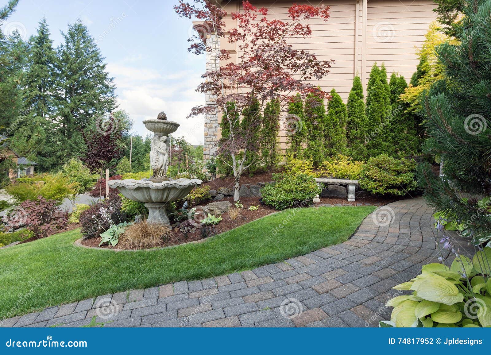 house manicured frontyard with water fountain