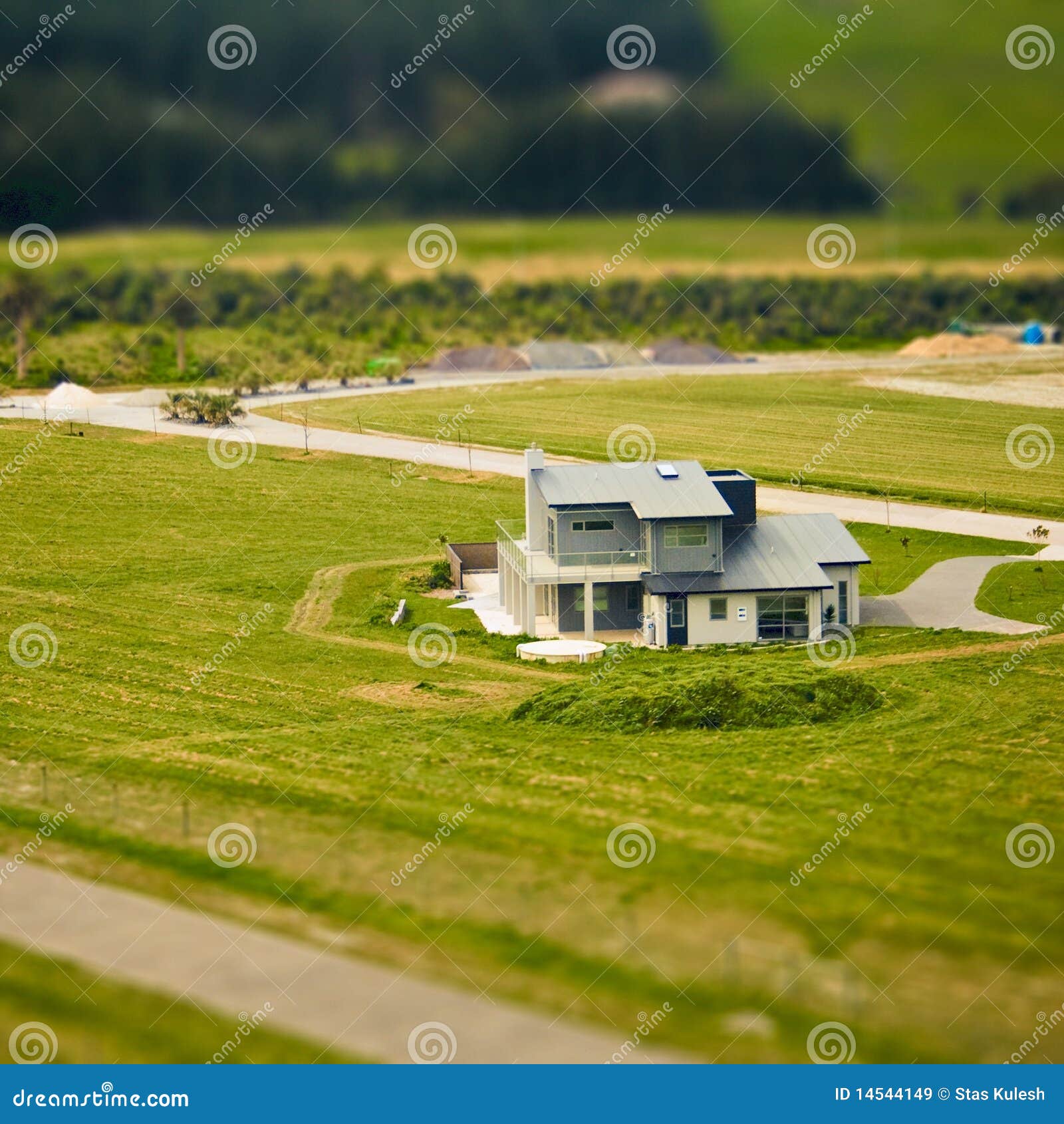 House near the road stock image. Image of trees, countryside 14544149