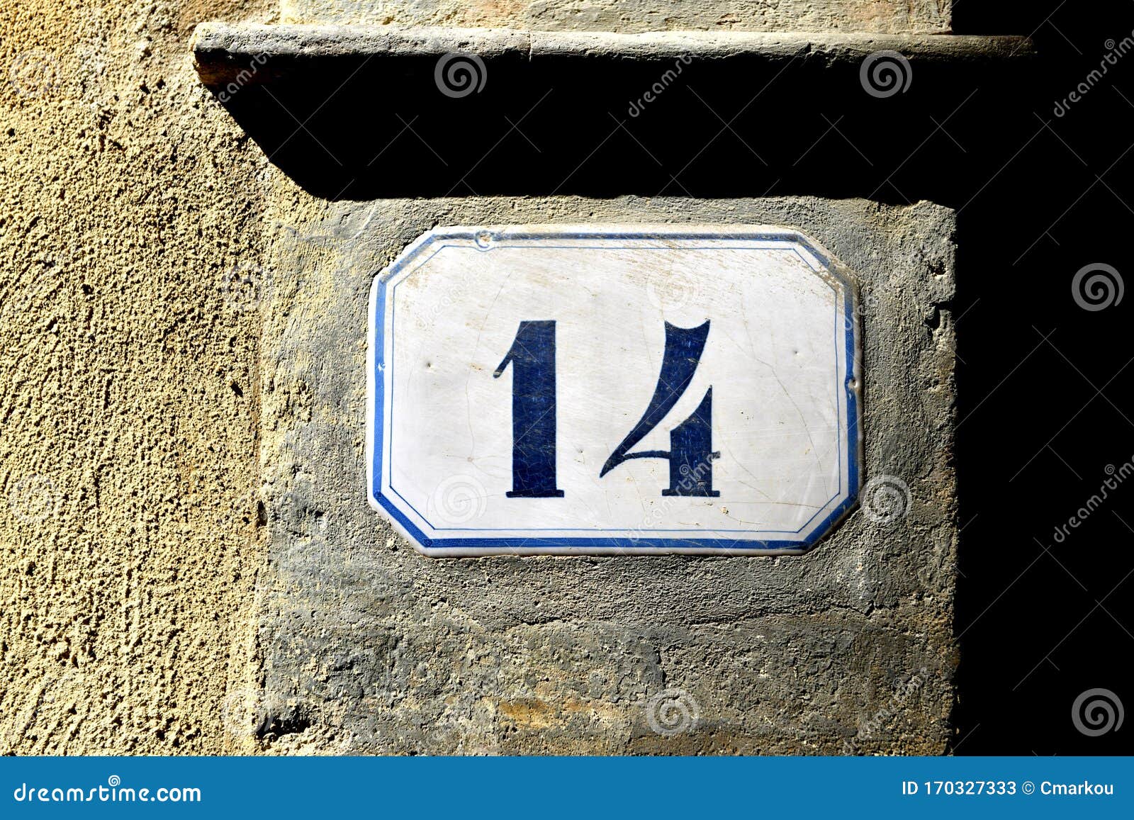 house number 14 outside an italian house