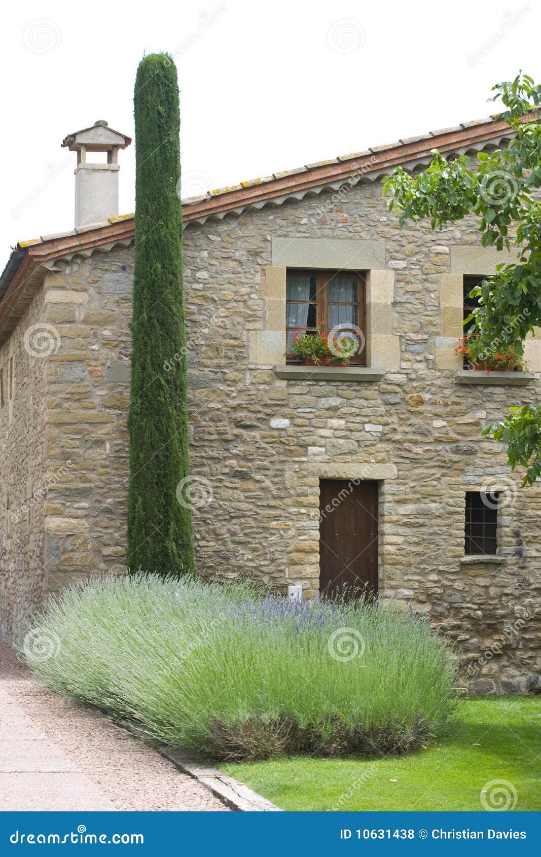 house villa tuscany tourist crowd sightseeing