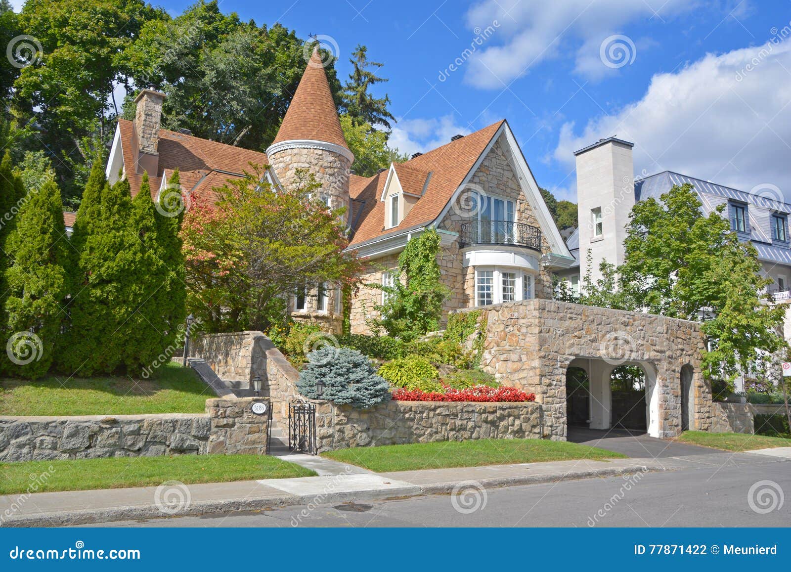 House in Westmount editorial photography. Image of affluent 77871422