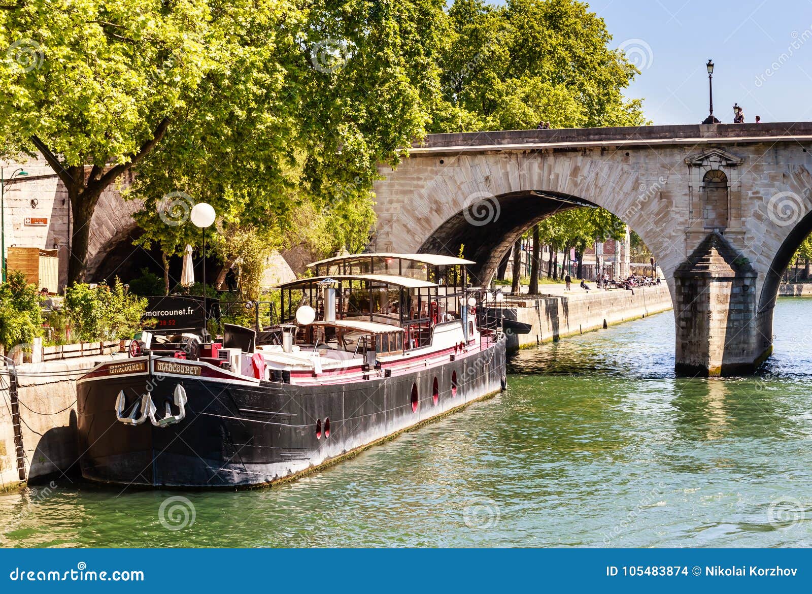 Houseboat Near Pont Marie, Ile Saint-Louis, Paris Editorial Stock Image - Image of color, seine ...