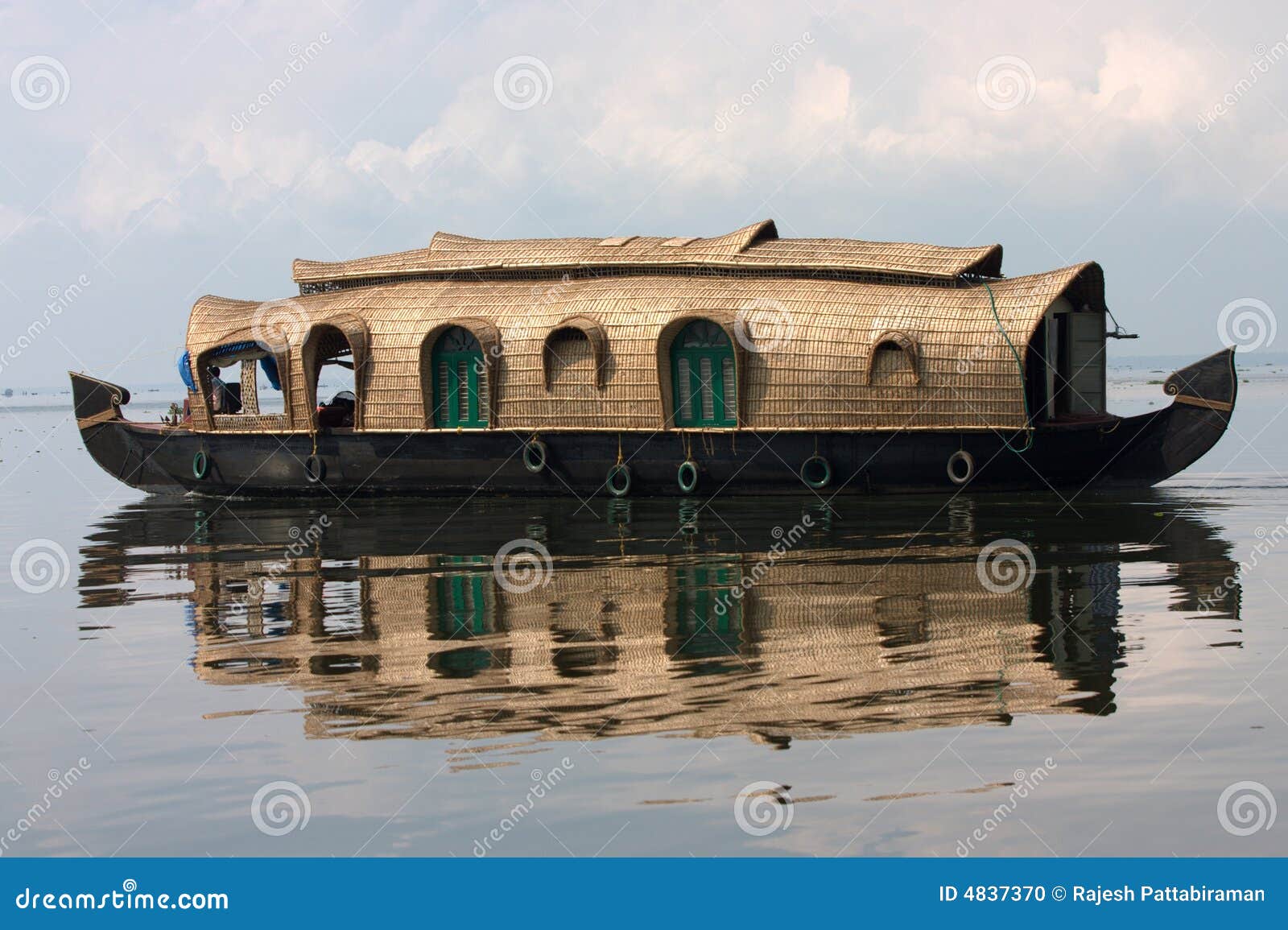 houseboat reflection
