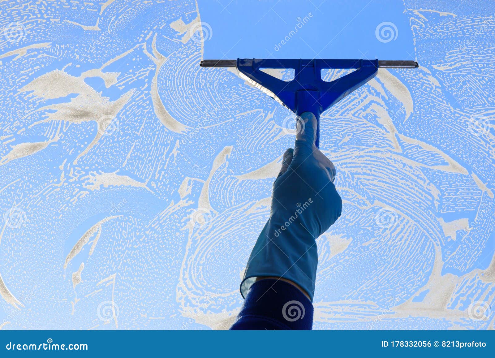 Housekeeping Cleaning the Windows, Window Cleaner Using a Squeegee