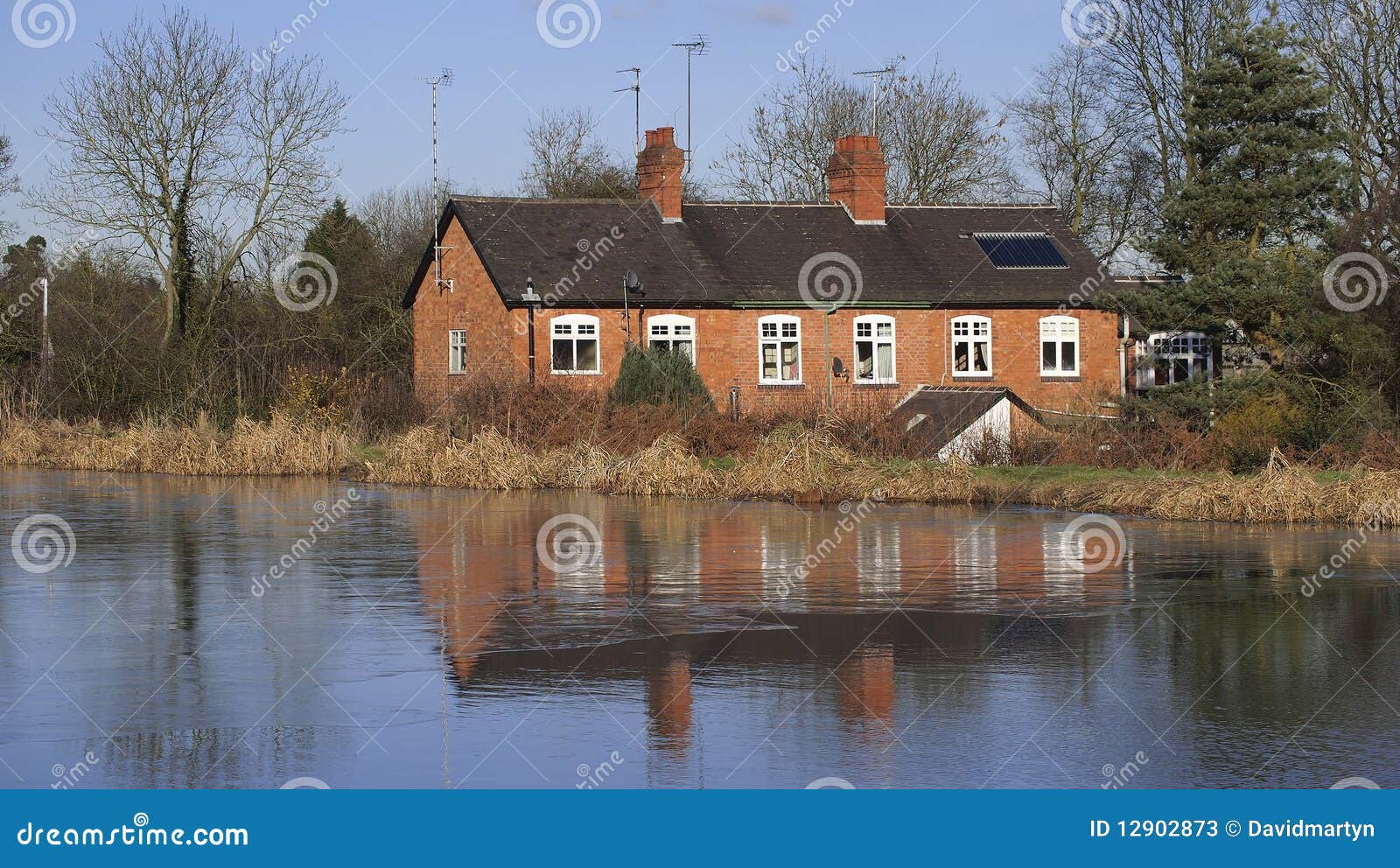 Houses by canal stock image. Image of reservoirs, homes 12902873