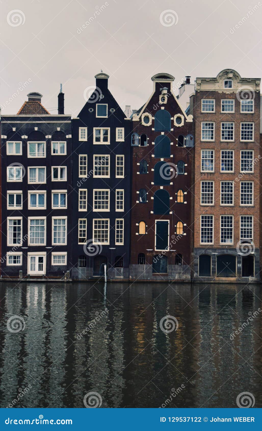 the houses of the city center of amsterdam