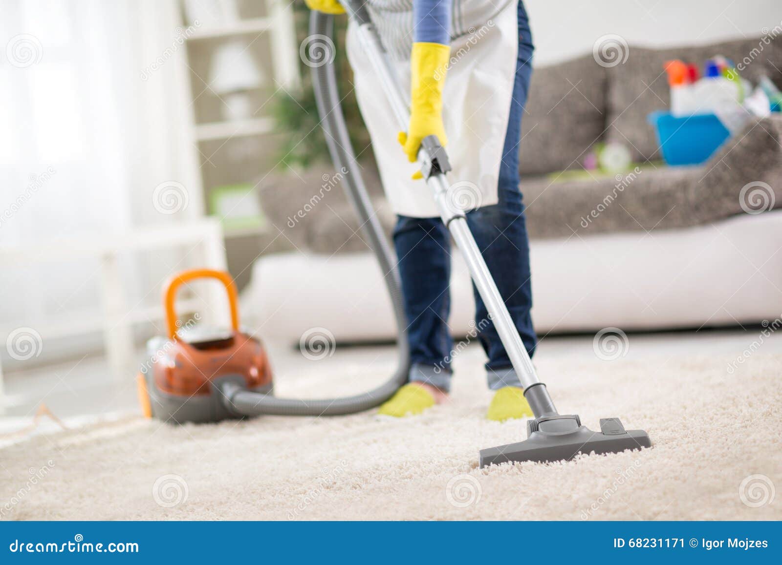 housewife-clean-carpet-vacuum-cleaner-cleaning-service-cleans-68231171.jpg