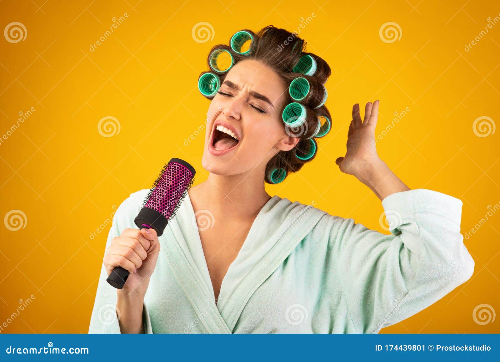 Housewife Singing Holding Hair Brush Like Microphone, Studio Shot Stock  Image - Image of leisure, caucasian: 174439801