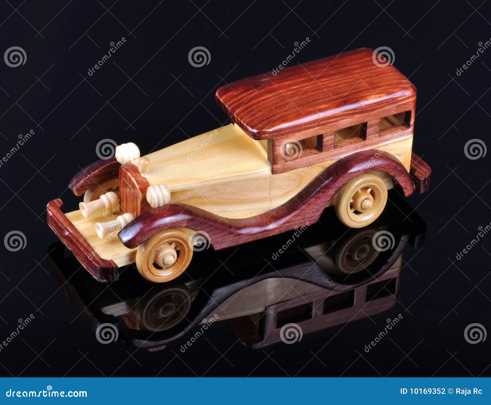 Houten auto stock foto. Image of hout, speelgoed, wijnoogst 10169352