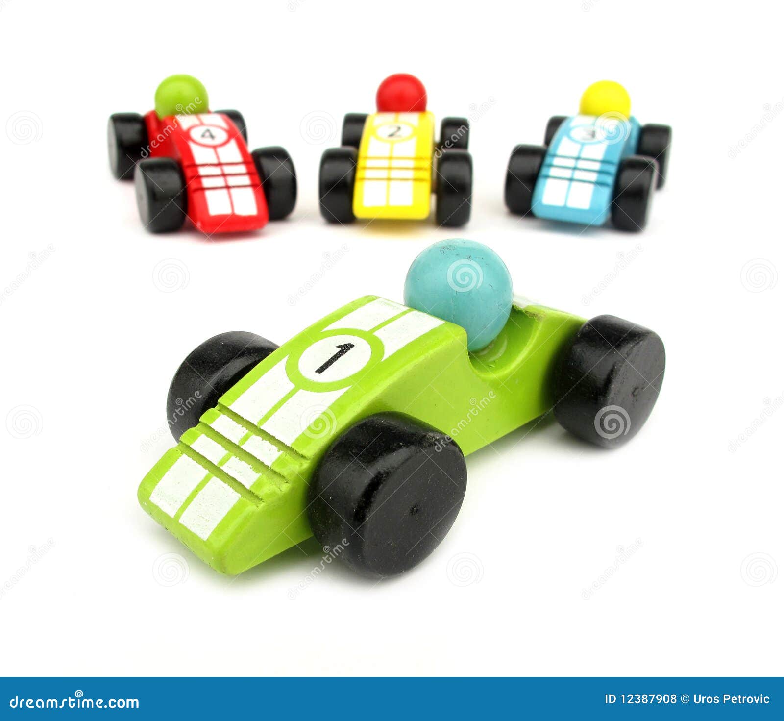 Houten speelgoedraceauto's stock foto. Afbeelding bestaande Houten trein 123 stock foto. Afbeelding bestaande uit