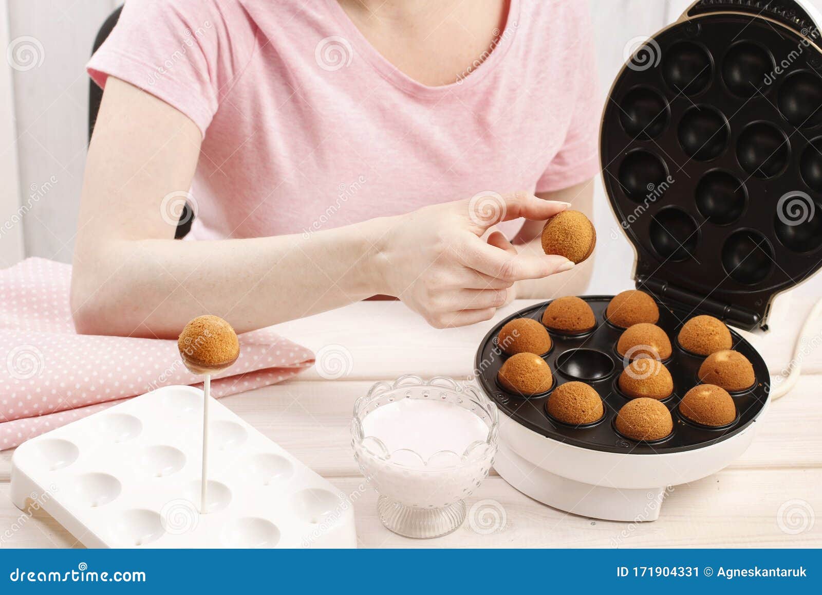 How To Make Cake Pops Tutorial Stock Image Image Of Girl Hand