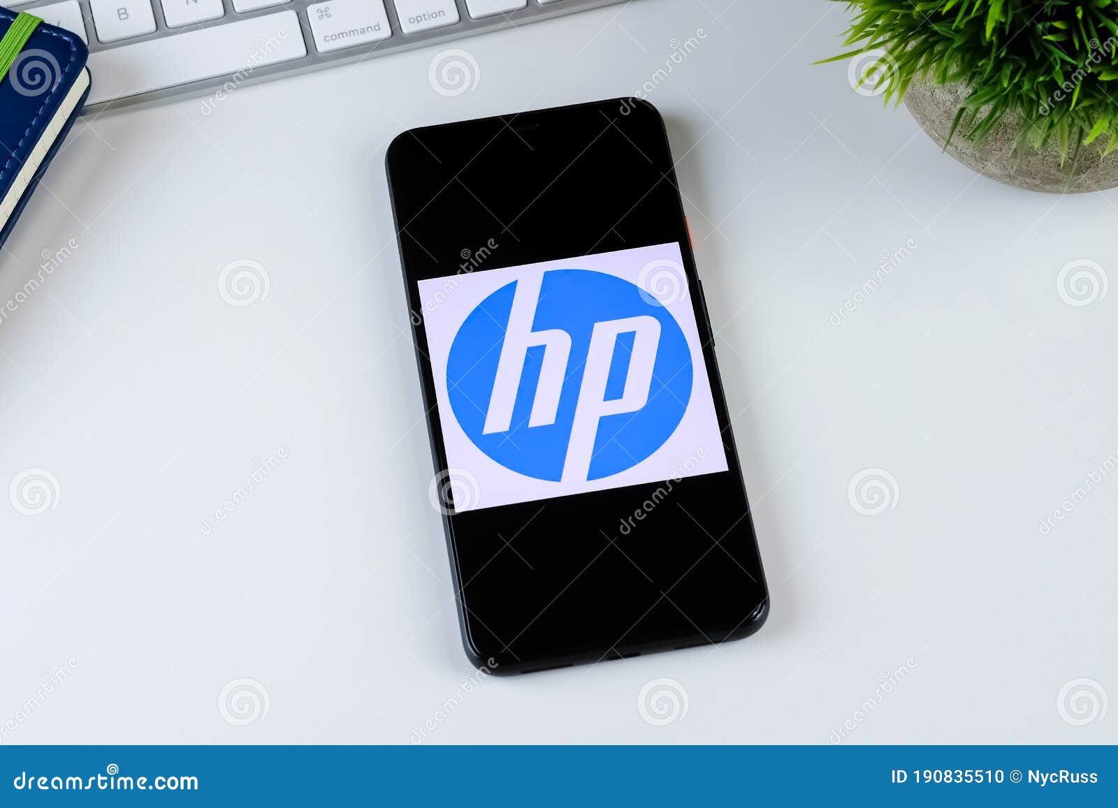 HP Print Service Plugin App on a Smartphone Screen. Editorial Image - Image of desk, service: 190835510