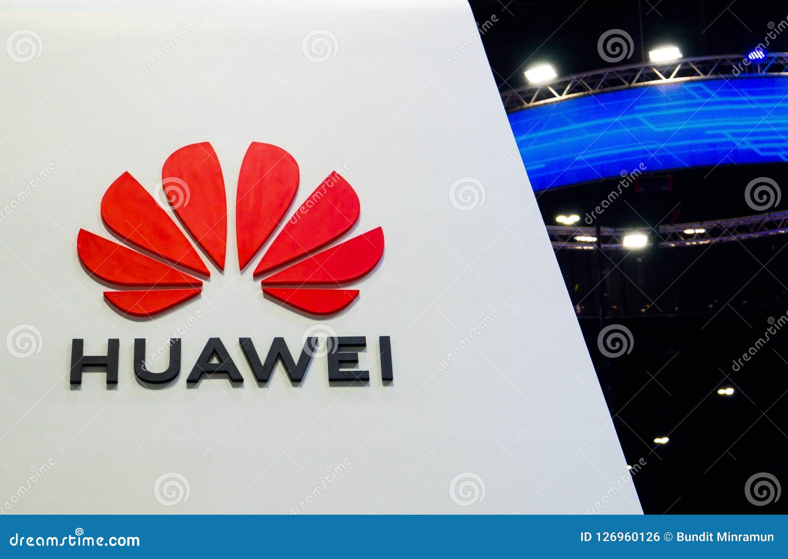 voetstappen Aanpassingsvermogen kapperszaak Huawei Technologies Co., Ltd. is a Chinese Multinational Networking,  Telecommunications Equipment, Company Branding Logo. L Editorial Photo -  Image of label, emblem: 126960126