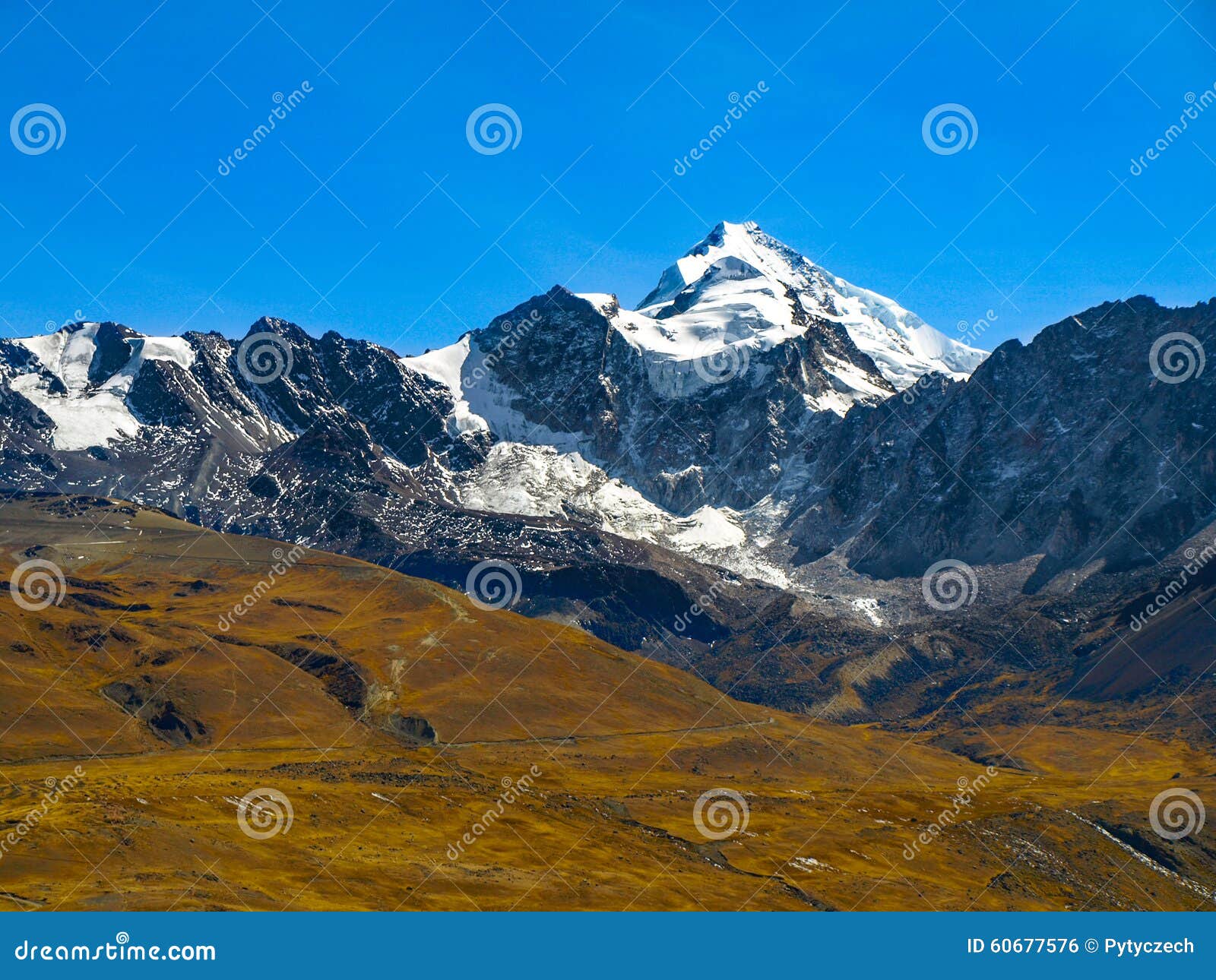 Widok Huayna Potosi góra w Cordillera Istnym pobliskim losie angeles Paz, Boliwia