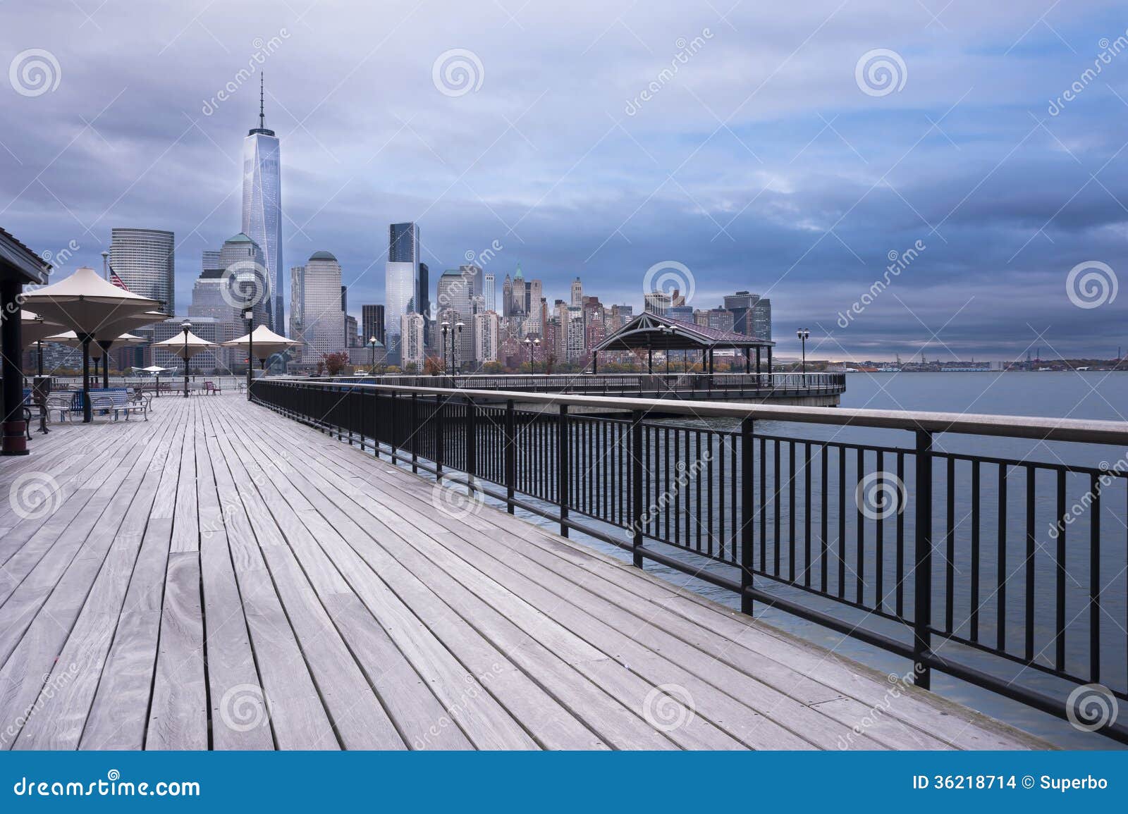 Hudson River Waterfront Walkway New Jersey City Fotografia Stock Immagine di corsa, libertà