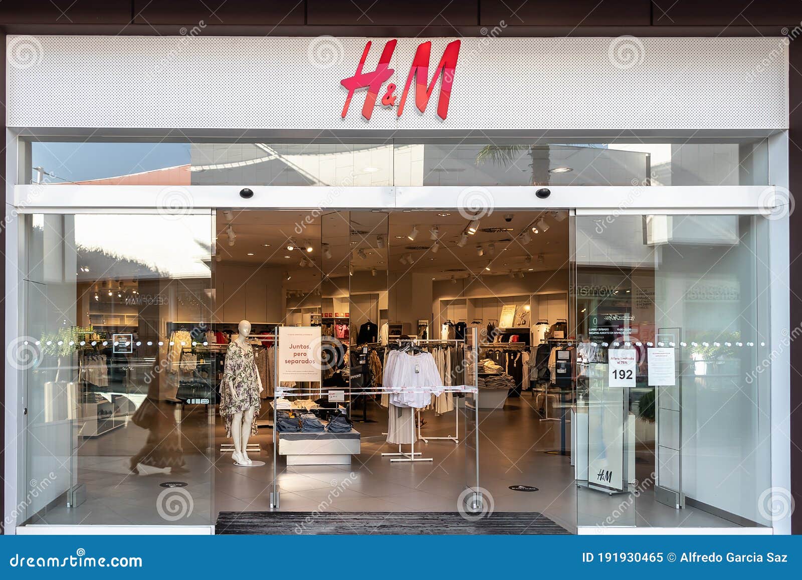 121 H M Hennes Mauritz Ab Store Logo Stock Photos - Free & Royalty-Free  Stock Photos from Dreamstime