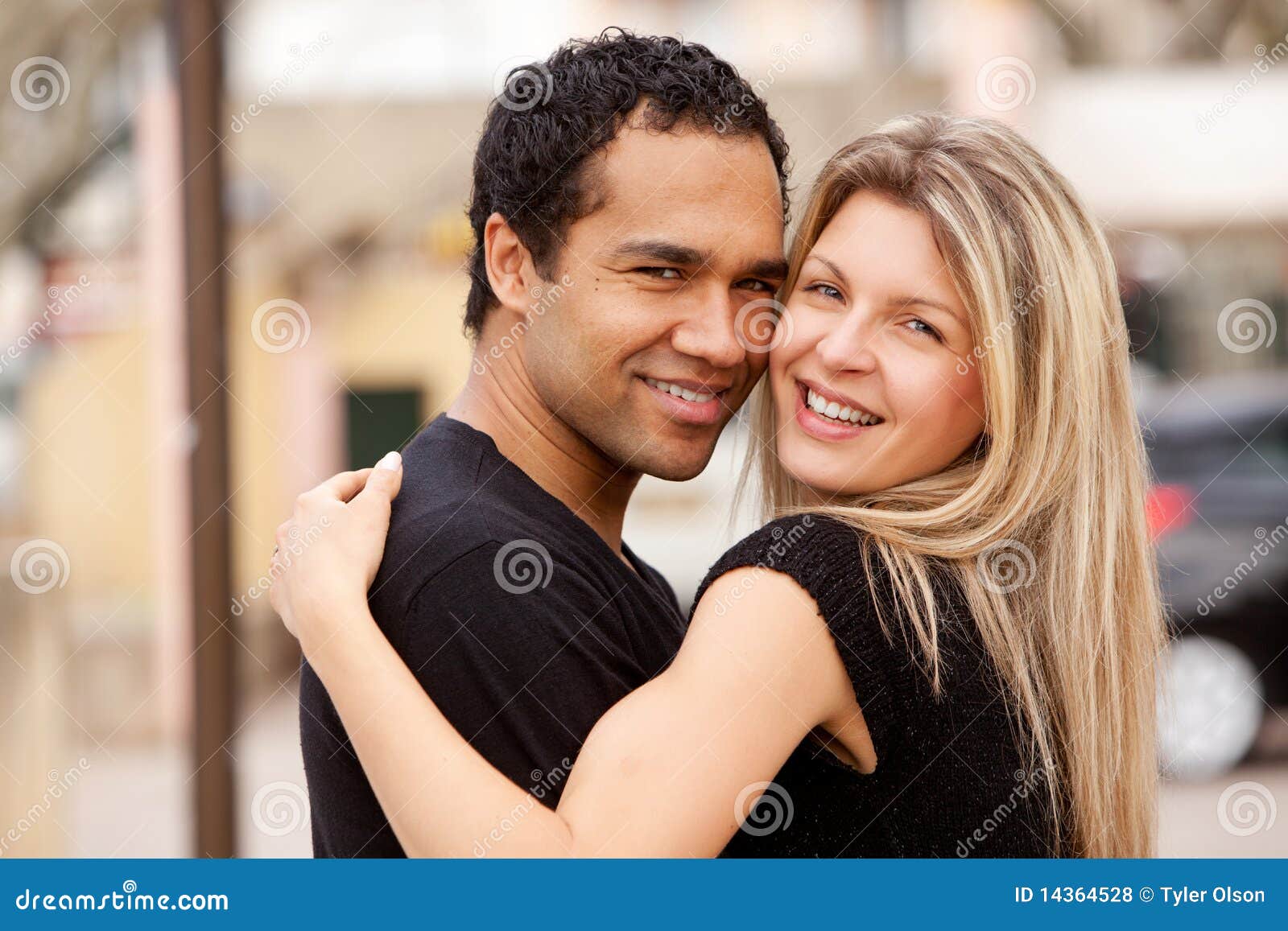 https://thumbs.dreamstime.com/z/hug-happy-couple-14364528.jpg