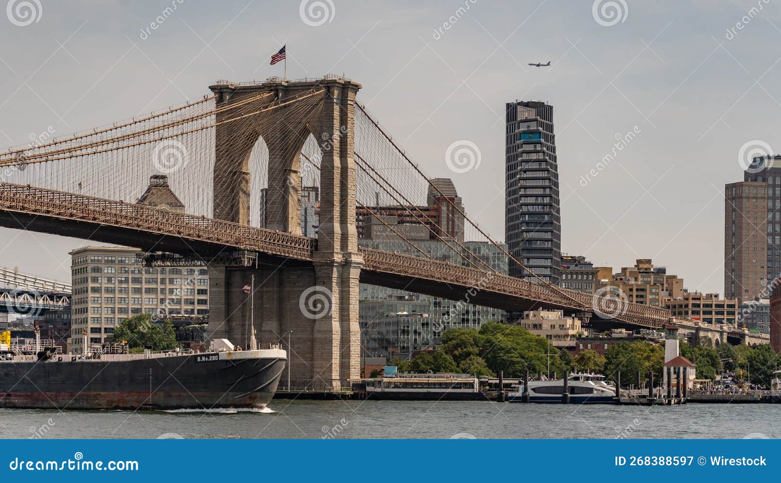 Huge Cargo Ship Crossing Under the Brooklyn Bridge on a Sunny Day. New ...