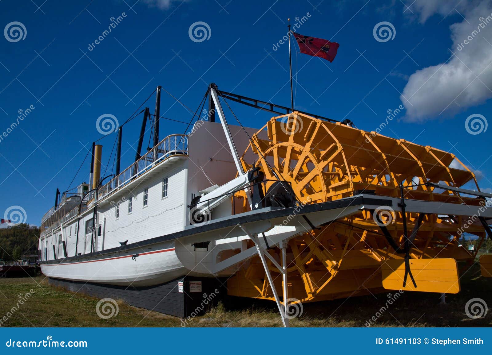 huge paddlewheel on the stern of the ss klondike