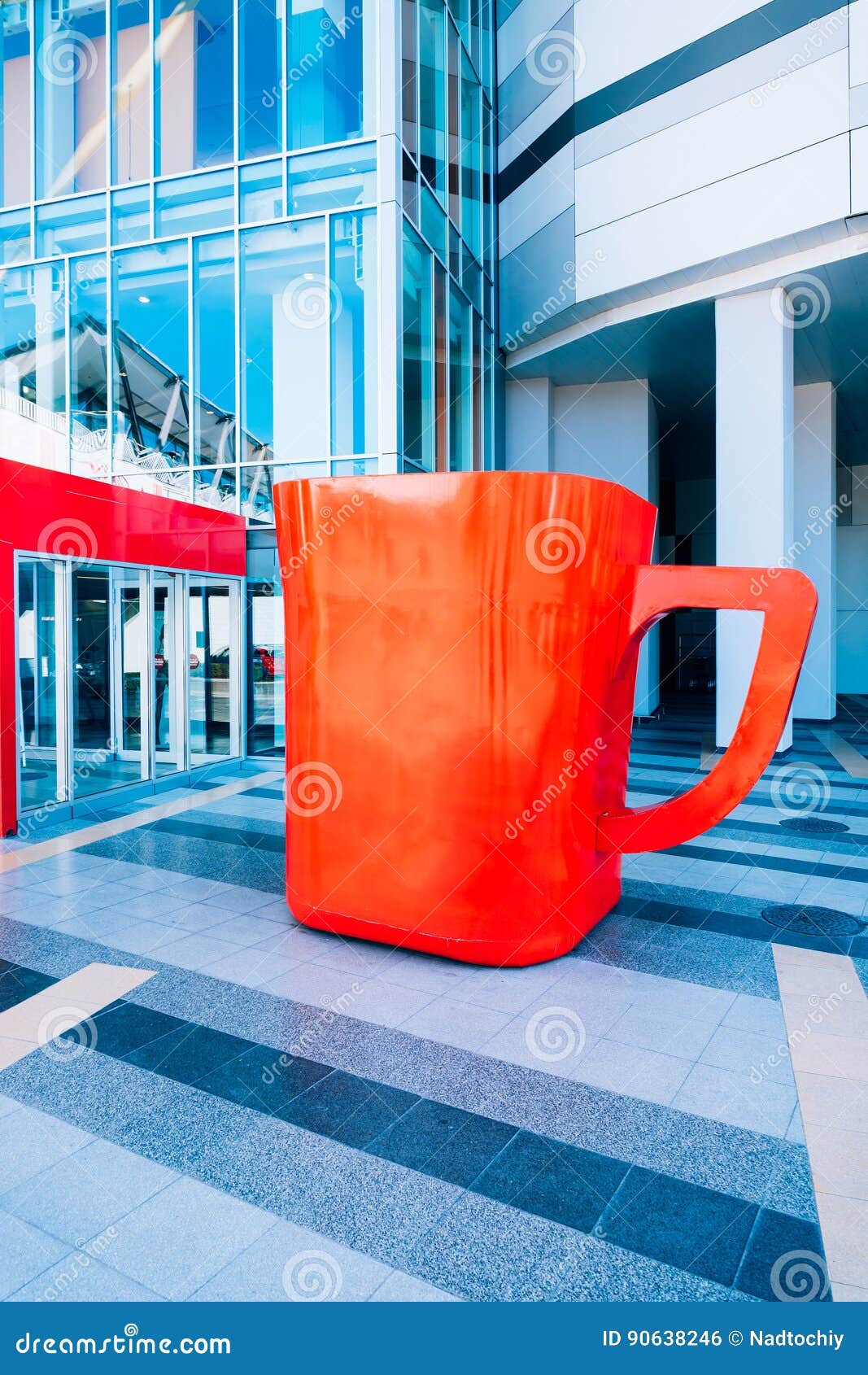https://thumbs.dreamstime.com/z/huge-red-cup-coffee-several-meters-size-90638246.jpg