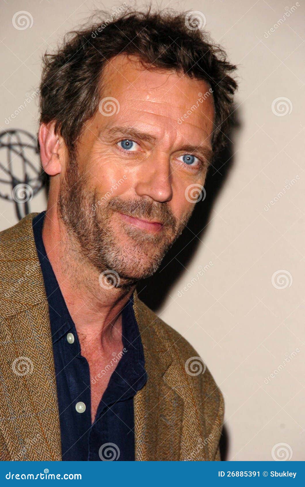 Hugh Laurie ?em uma noite com a casa? apresentada pela academia de artes e de ciências da televisão. Academia de artes da televisão e de ciências, Hollywood norte, CA 0-17-06