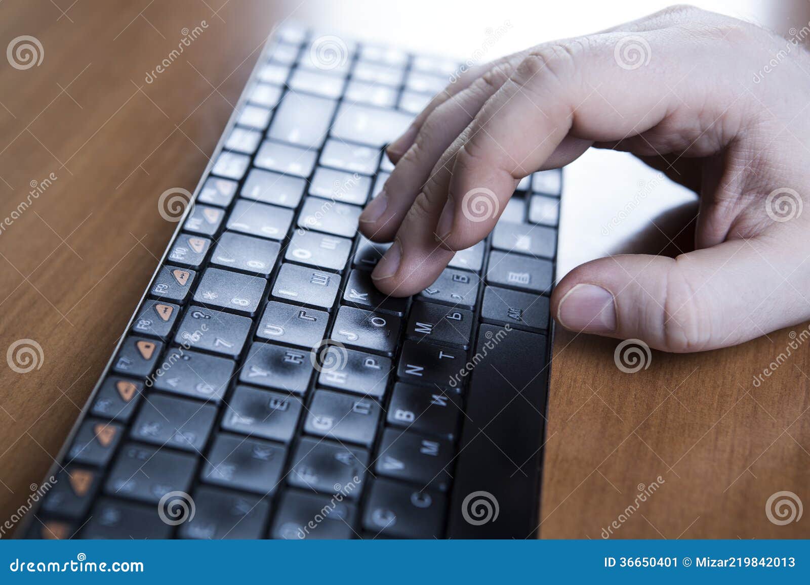 https://thumbs.dreamstime.com/z/human-fingers-keyboard-close-up-36650401.jpg