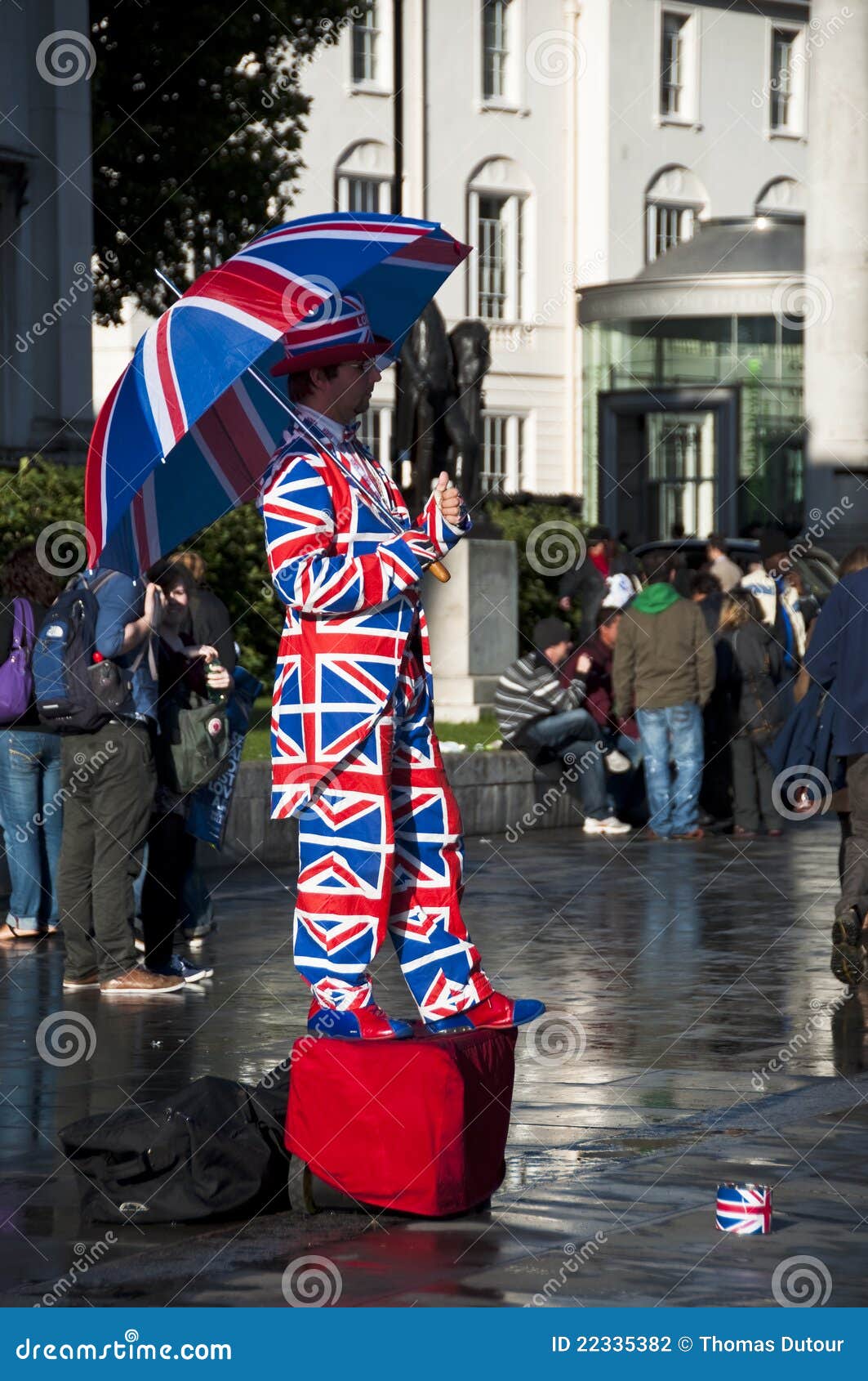 Human statue in London editorial photography. Image of sunny 22335382